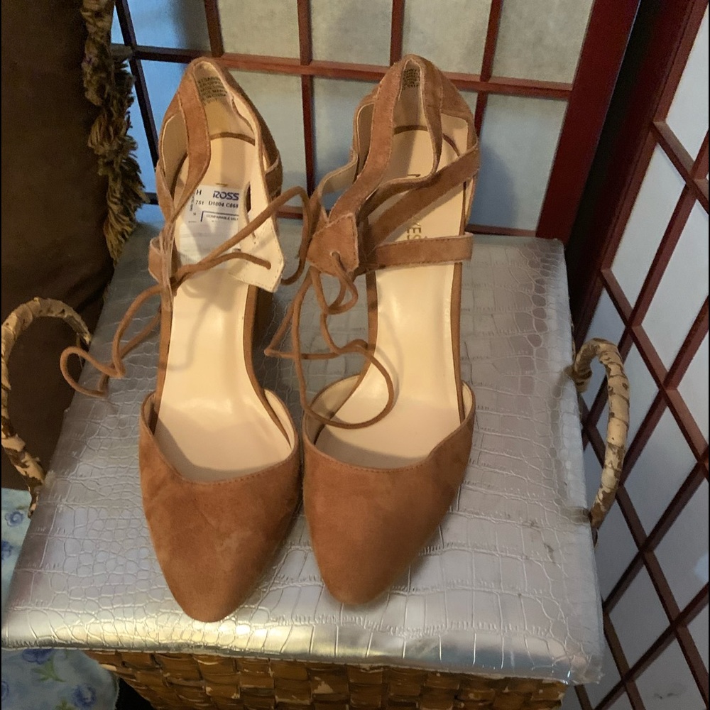 Women tan leather lace up shoe